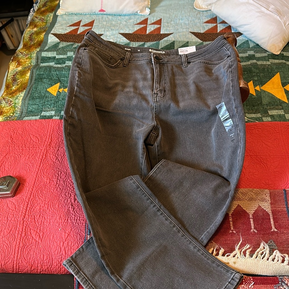 Sonoma straight leg jeans Gray size 18
28” inseam